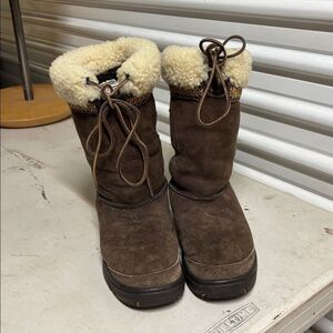 UGG 5273 Leather Boots 7